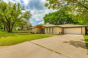 1209 Wade Dr, Bedford, TX 76022 - Photo 3