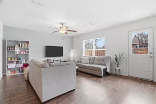 1305 Eagle Lake Dr, Azle, TX 76020 - Photo 7