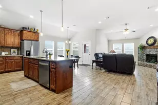 904 Avagail Ave, Springtown, TX 76082 - Photo 15