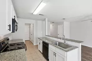 2320 Bloomfield Dr, Arlington, TX 76012 - Photo 11