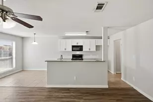 2320 Bloomfield Dr, Arlington, TX 76012 - Photo 7