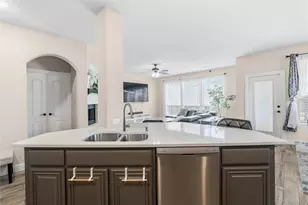 911 Royal Ct, Mansfield, TX 76063 - Photo 11