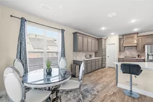 911 Royal Ct, Mansfield, TX 76063 - Photo 9