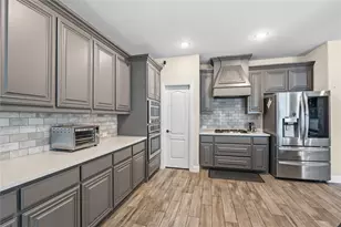 911 Royal Ct, Mansfield, TX 76063 - Photo 13