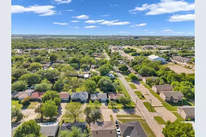 905 SE 3rd Street, Grand Prairie, TX 75051 - Photo 1