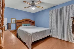 905 SE 3rd St, Grand Prairie, TX 75051 - Photo 17