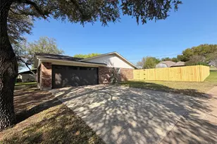 1000 Dorsey St, Burleson, TX 76028 - Photo 13