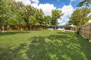 823 S Wildwood Dr, Irving, TX 75060 - Photo 35