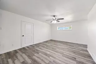 823 S Wildwood Dr, Irving, TX 75060 - Photo 19