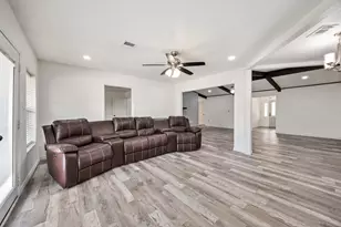 823 S Wildwood Dr, Irving, TX 75060 - Photo 7