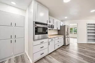 823 S Wildwood Dr, Irving, TX 75060 - Photo 9