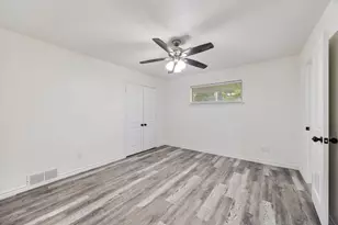 823 S Wildwood Dr, Irving, TX 75060 - Photo 21