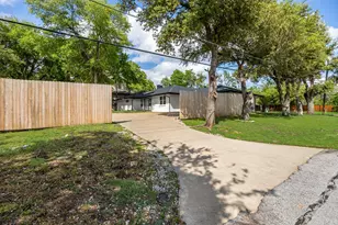 823 S Wildwood Dr, Irving, TX 75060 - Photo 33