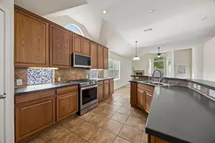 8201 Rayburn Ln, McKinney, TX 75072 - Photo 9