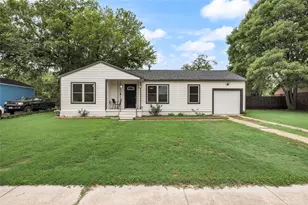 1005 Iowa St, Irving, TX 75060 - Photo 3
