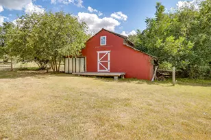 136 Hill County Road 1413 E, Grandview, TX 76050 - Photo 35