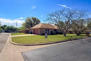 701 Daniels Dr, Crowley, TX 76036 - Photo 3