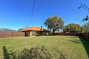 701 Daniels Dr, Crowley, TX 76036 - Photo 25
