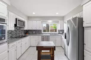 2413 Meadow Vw, Bedford, TX 76021 - Photo 11