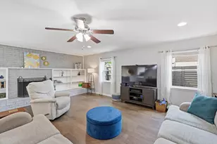 2413 Meadow Vw, Bedford, TX 76021 - Photo 3