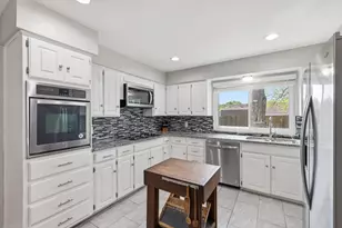 2413 Meadow Vw, Bedford, TX 76021 - Photo 7