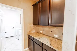 2931 Bandera, Grand Prairie, TX 75054 - Photo 15