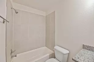 805 S 6th St, Bonham, TX 75418 - Photo 17