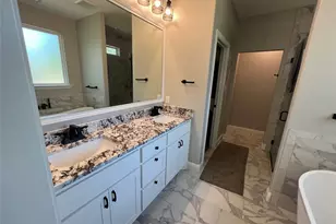 505 S Sky Ct, Granbury, TX 76049 - Photo 11