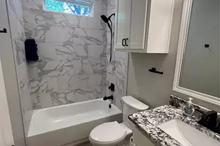 505 S Sky Ct, Granbury, TX 76049 - Photo 17