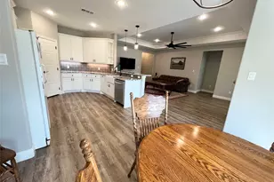 505 S Sky Ct, Granbury, TX 76049 - Photo 7