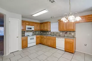 10708 Braemoor Dr, Fort Worth, TX 76052 - Photo 7