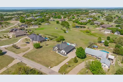 2009 Tree Top Court, Granbury, TX 76049 - Photo 37