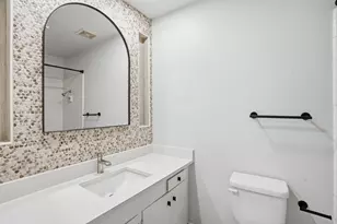 8660 Kingspoint Dr, Dallas, TX 75238 - Photo 17