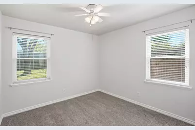 8660 Kingspoint Drive, Dallas, TX 75238 - Photo 21