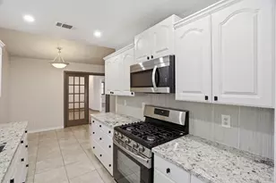 8660 Kingspoint Dr, Dallas, TX 75238 - Photo 9