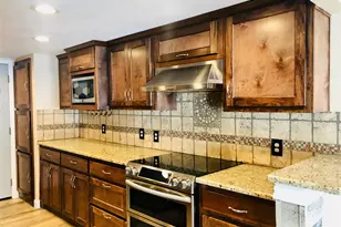 3013 Carolyn Ct, Bedford, TX 76021 - Photo 7