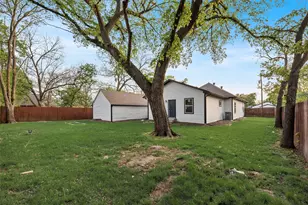 1014 Trinity St, Cleburne, TX 76031 - Photo 21