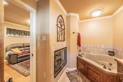 300 Shoreline Drive, Azle, TX 76020 - Photo 19