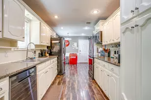 406 Country Club Dr, Joshua, TX 76058 - Photo 11