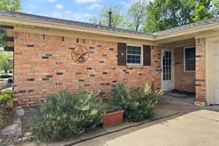 609 NW Lorna St, Burleson, TX 76028 - Photo 3