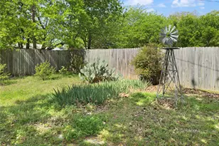 609 NW Lorna St, Burleson, TX 76028 - Photo 25