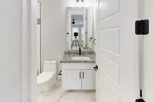 313 N Mill St, Lewisville, TX 75057 - Photo 17