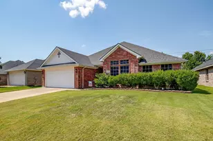 725 Snapper Dr, Burleson, TX 76028 - Photo 3