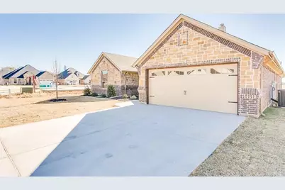320 Oar Wood Drive, Granbury, TX 76049 - Photo 3