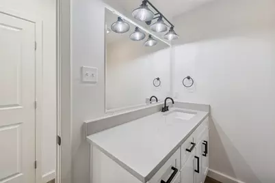 1704 S Jennings Avenue, Fort Worth, TX 76110 - Photo 13