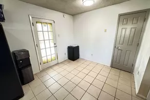 2610 Fallcreek Cir, Carrollton, TX 75006 - Photo 17