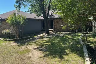3901 W Country Club Dr, Irving, TX 75038 - Photo 13