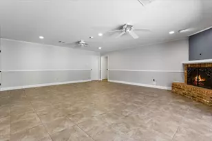 10014 Burgundy Dr, Woodway, TX 76712 - Photo 9