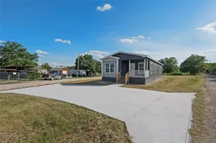 202 N 6th St, Mount Calm, TX 76673 - Photo 21