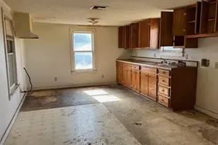 611 N Stratton St, Seymour, TX 76380 - Photo 15